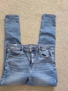 American Eagle Outfitters Light Blue Denim Jeans.